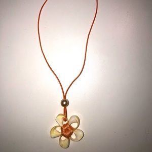Flower shape, seashell necklace